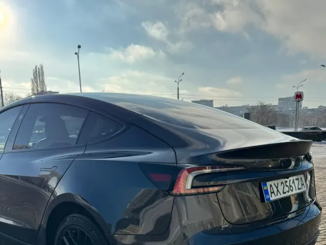 Tesla Model 3 - фото 5
