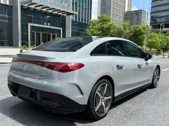Mercedes-Benz EQE - фото 4