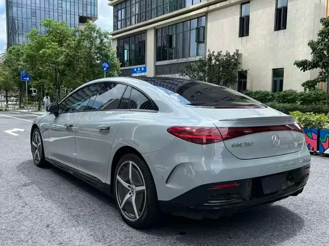 Mercedes-Benz EQE - фото 3