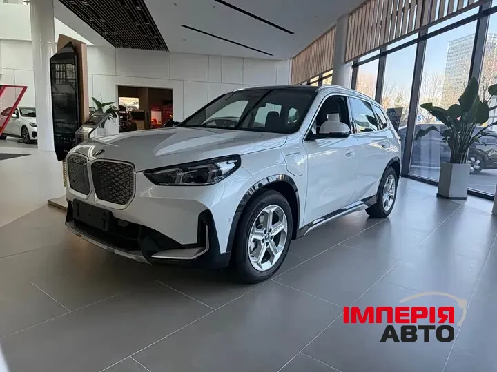 BMW iX1 - фото 1
