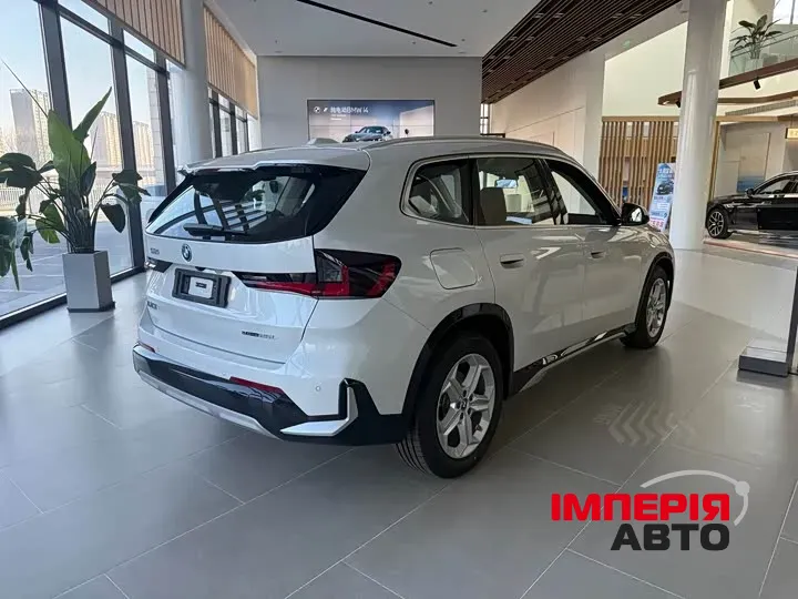 BMW iX1 - фото 4