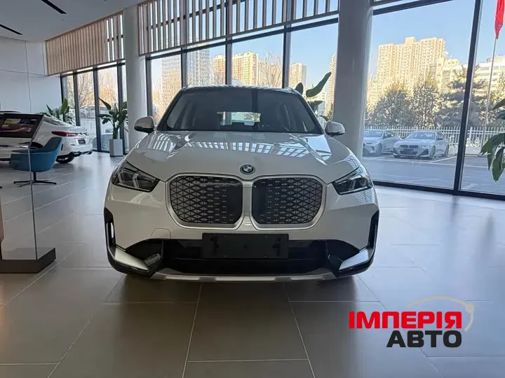 BMW iX1 - фото 2
