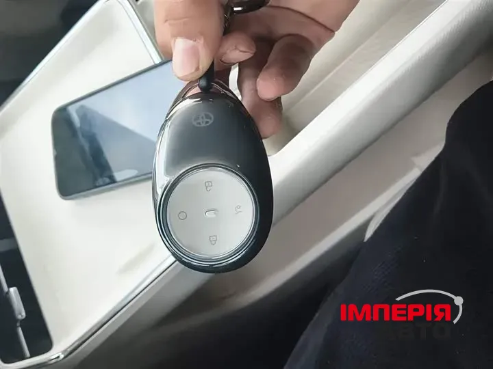 Toyota bZ4X - фото 6