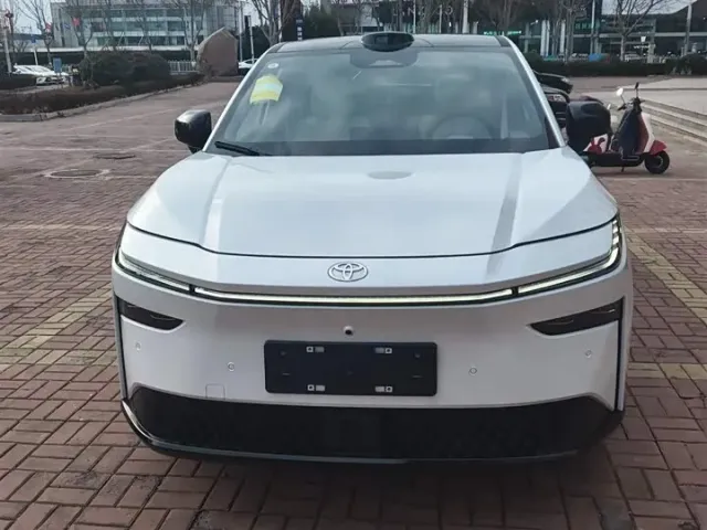 Toyota bZ4X - фото 2