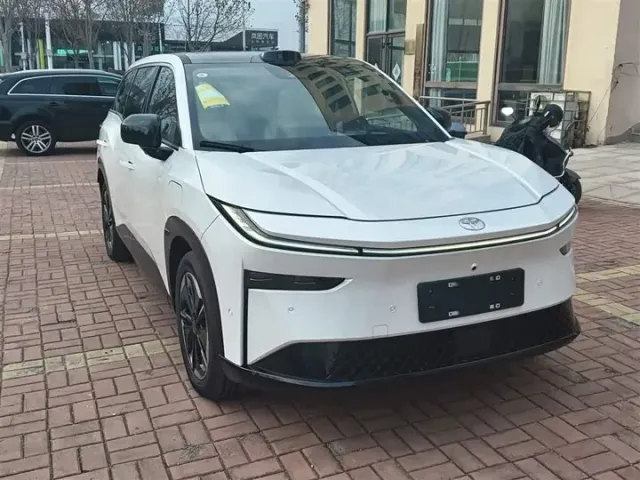 Toyota bZ4X - фото 3