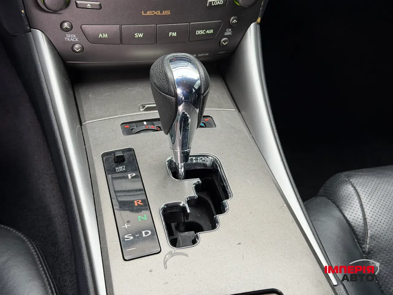 Lexus IS - фото 12