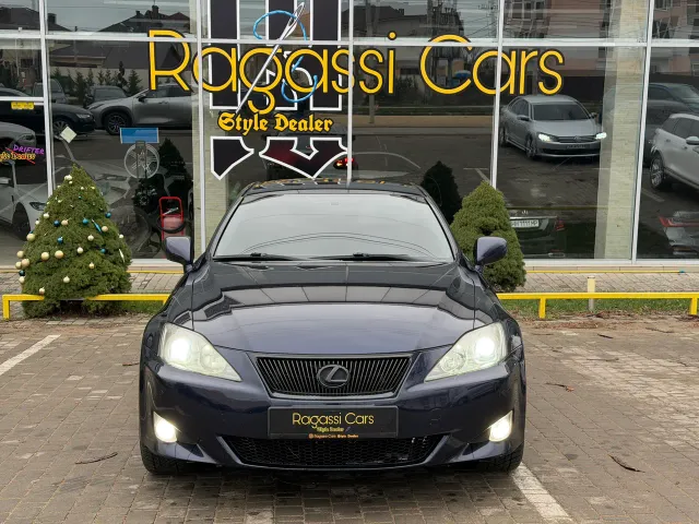 Lexus IS - фото 2