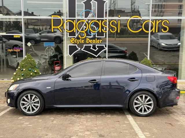 Lexus IS - фото 4