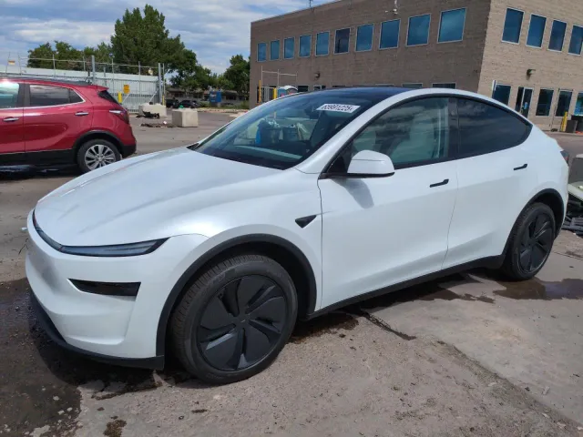 Tesla Model Y - фото 1