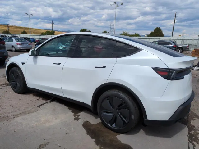Tesla Model Y - фото 2