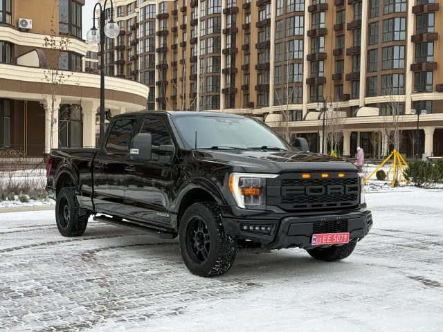 Ford F-150 - фото 1