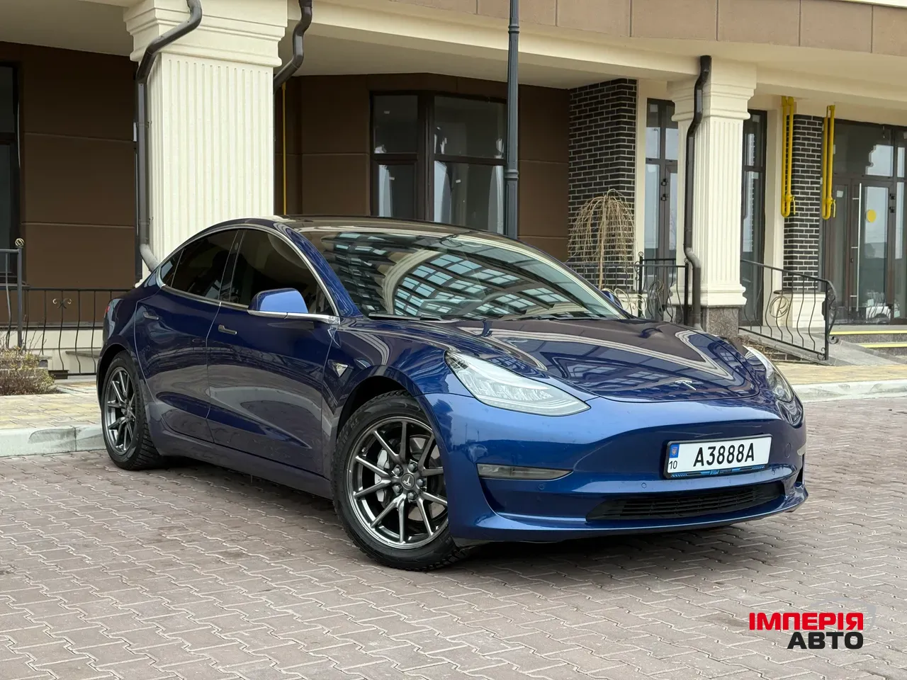 Tesla Model 3 - фото 1