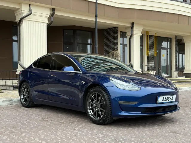 Tesla Model 3 - фото 2