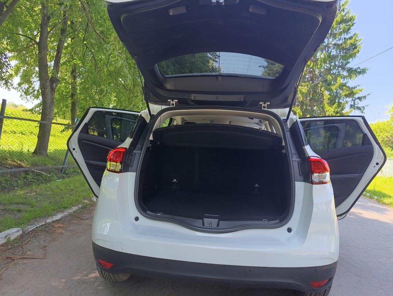 Renault Scenic - фото 11