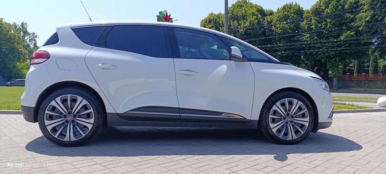 Renault Scenic - фото 15