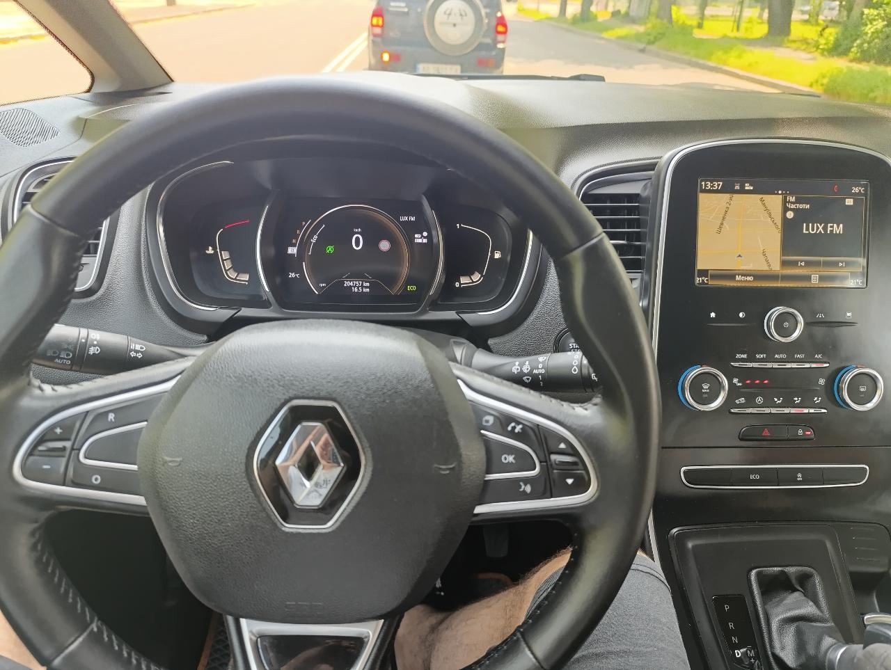 Renault Scenic - фото 8