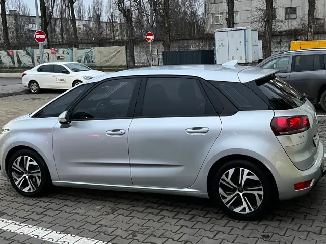 Citroen C4 Picasso - фото 2