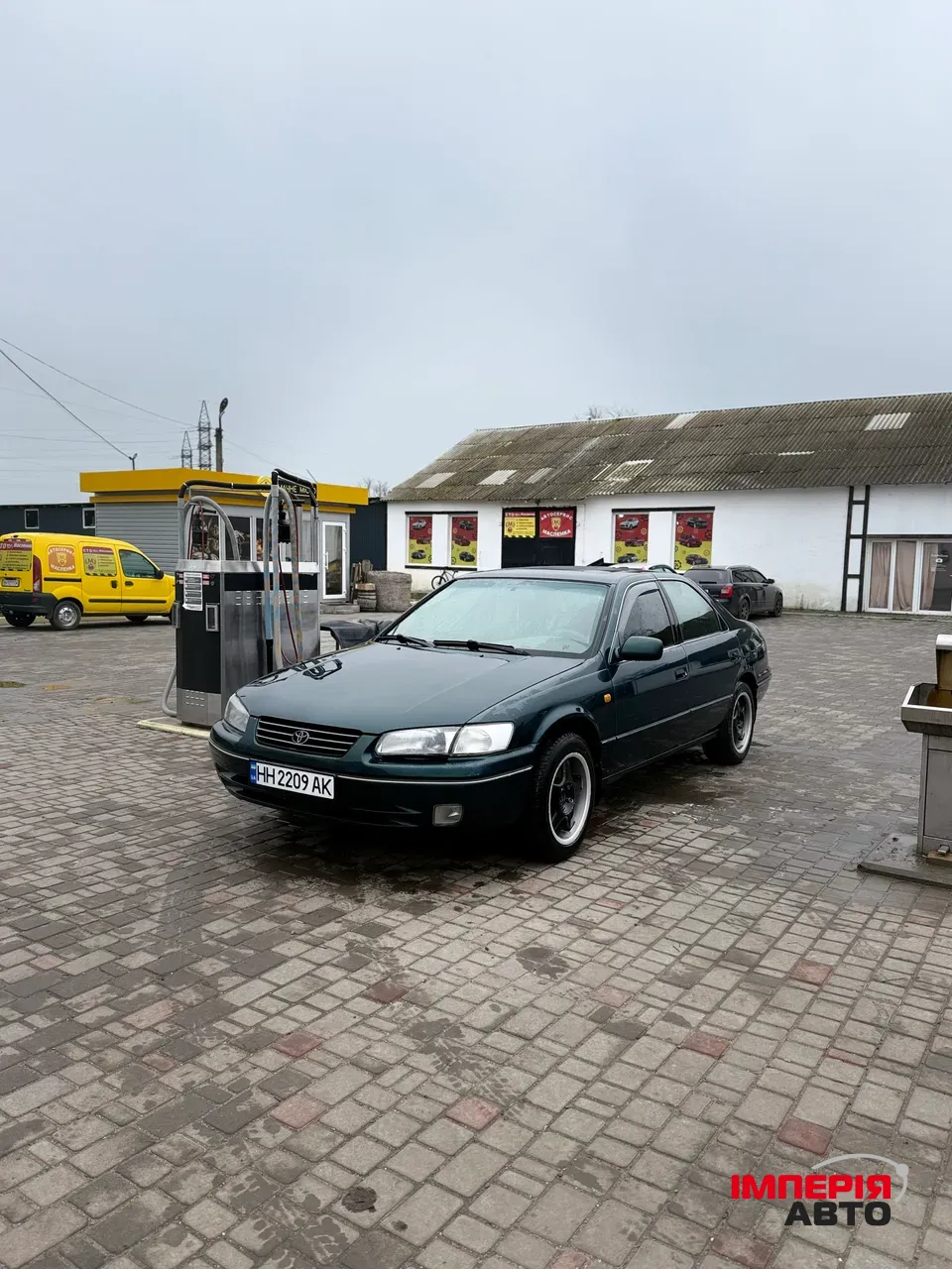 Toyota Camry - фото 1