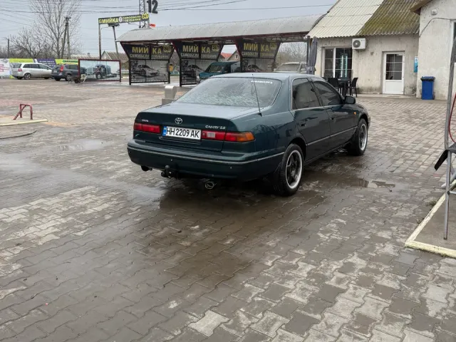 Toyota Camry - фото 2