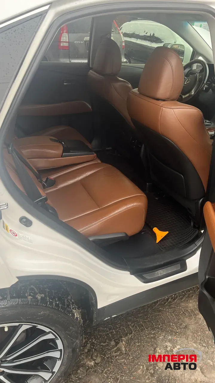 Lexus RX - фото 32