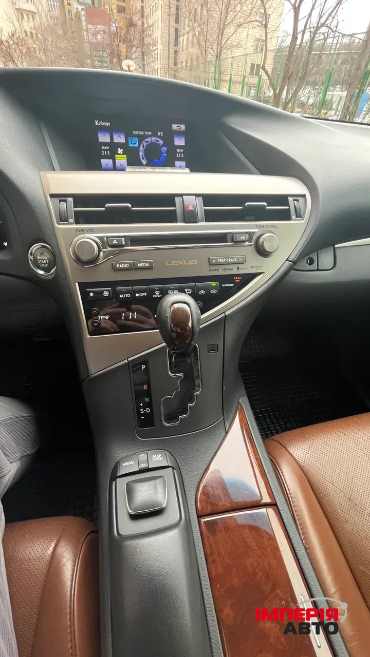 Lexus RX - фото 16