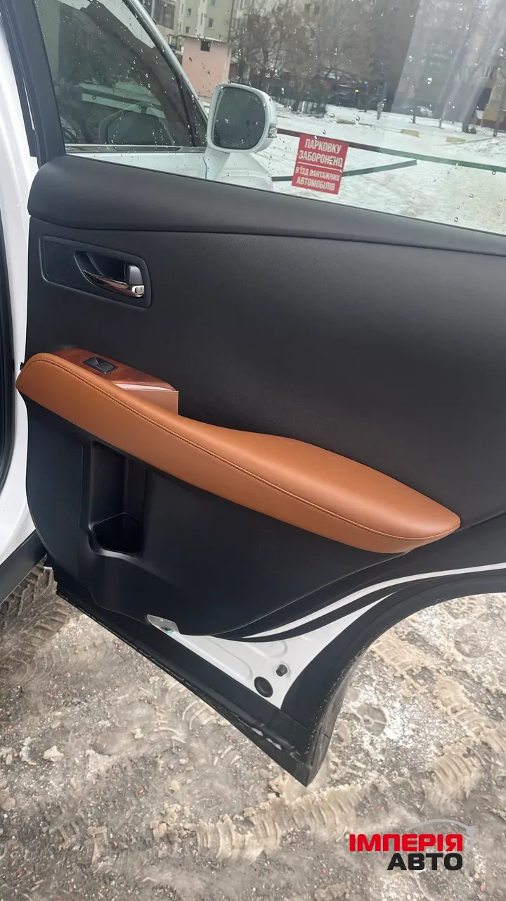 Lexus RX - фото 31