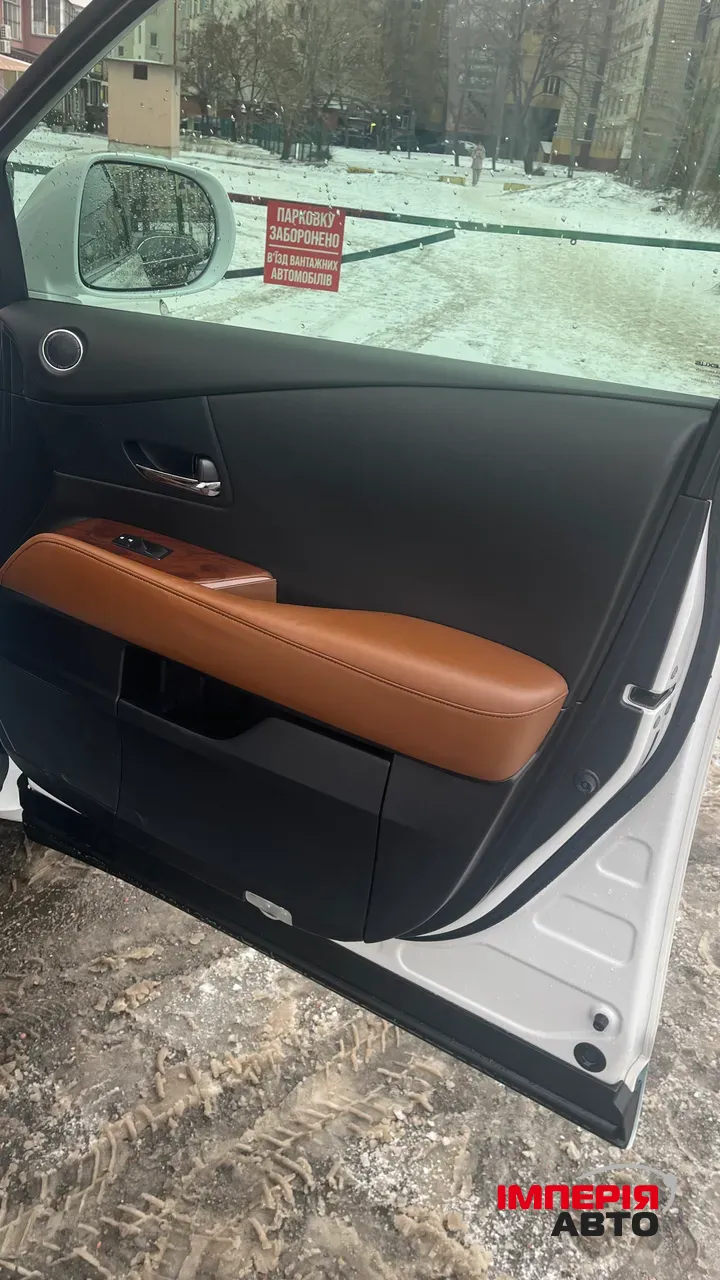 Lexus RX - фото 30