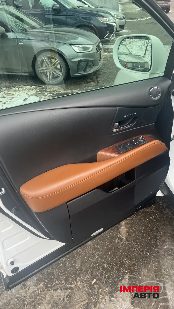 Lexus RX - фото 14
