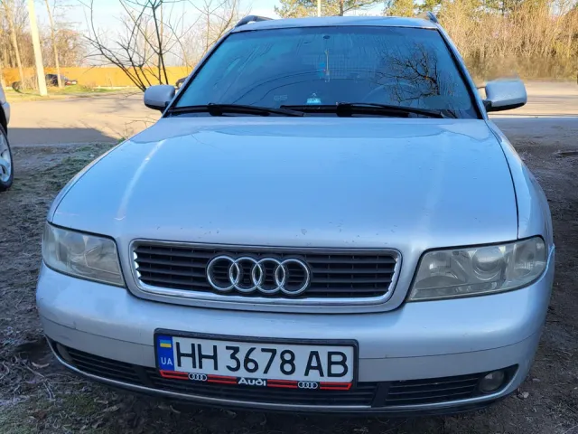 Audi A4 - фото 2