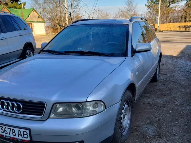 Audi A4 - фото 1
