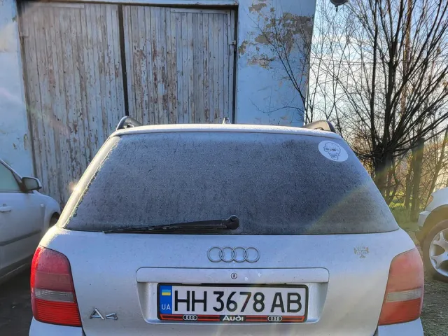 Audi A4 - фото 4