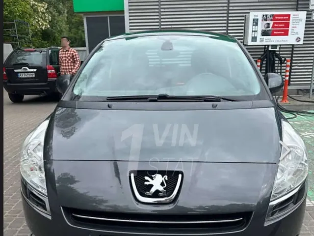 Peugeot 5008 - фото 1