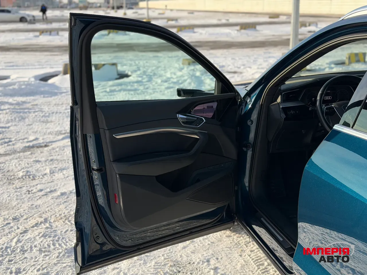 Audi e-tron - фото 7