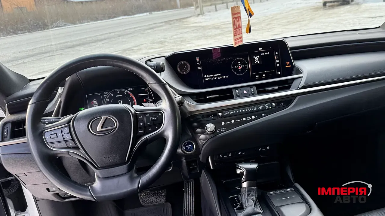 Lexus ES - фото 10