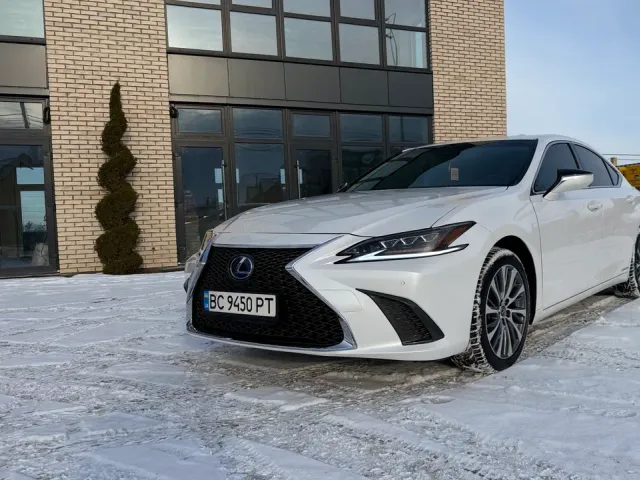 Lexus ES - фото 1