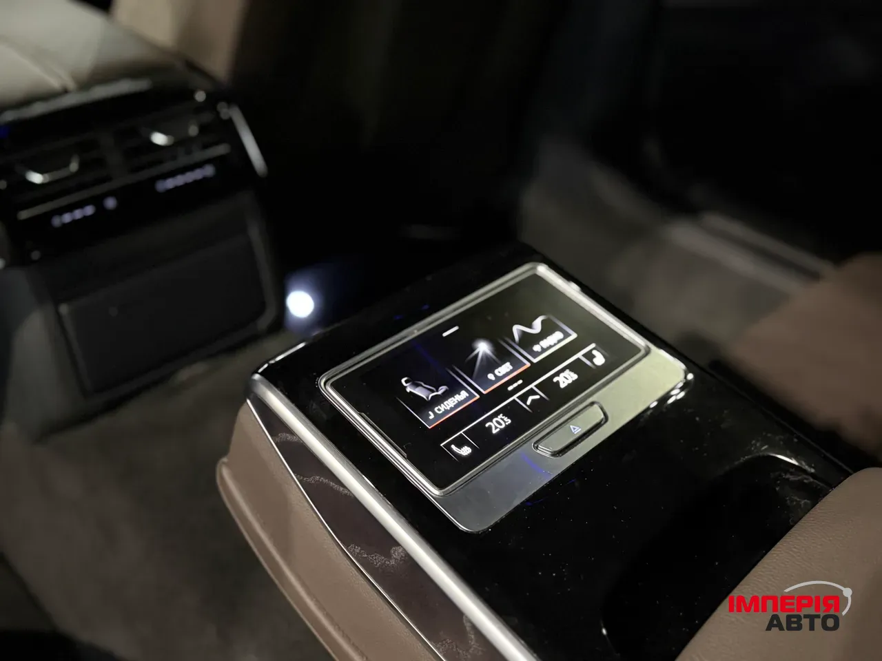 Audi A8 - фото 23