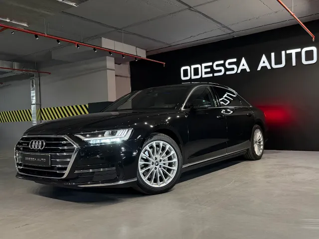 Audi A8 - фото 1