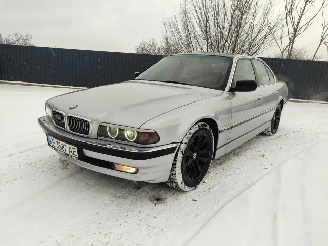 BMW 7 серії - фото 1