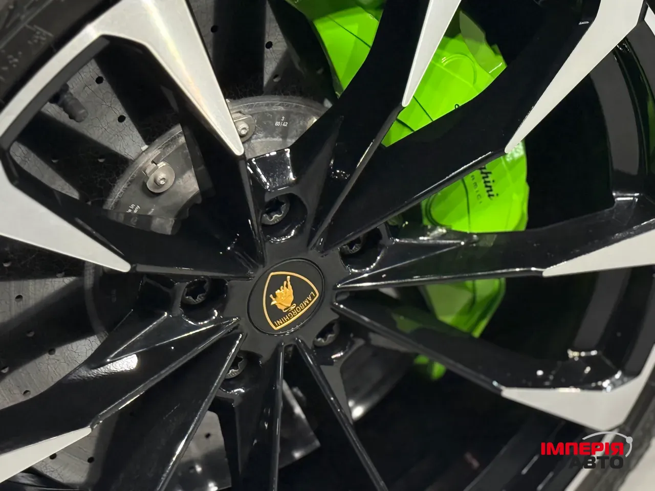 Lamborghini Urus - фото 28