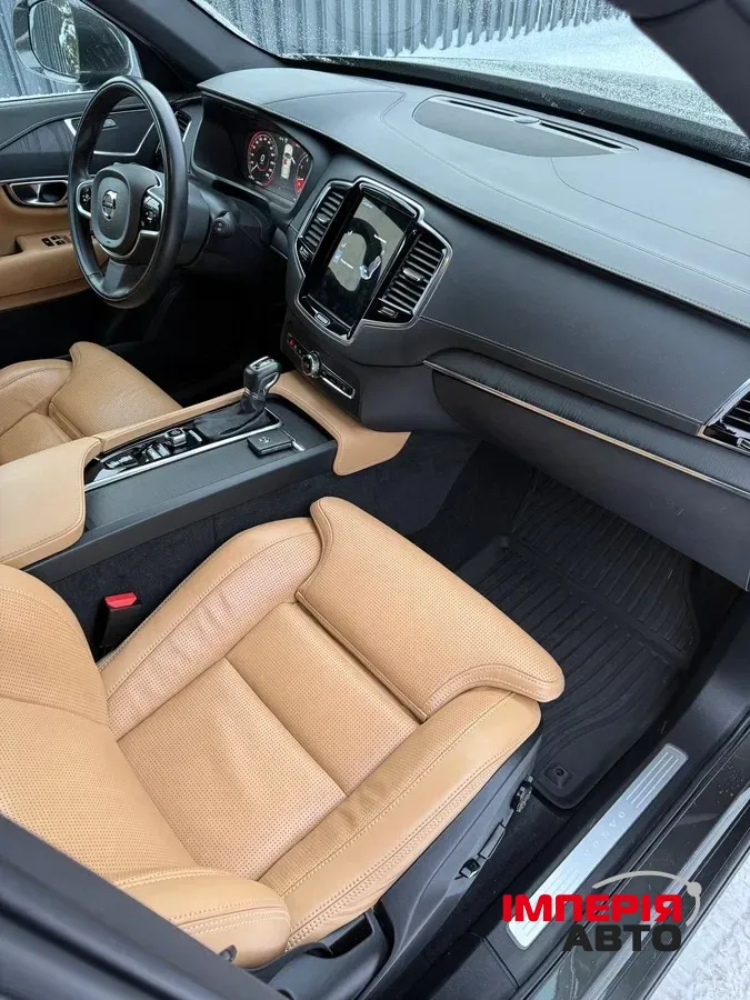 Volvo XC90 - фото 8