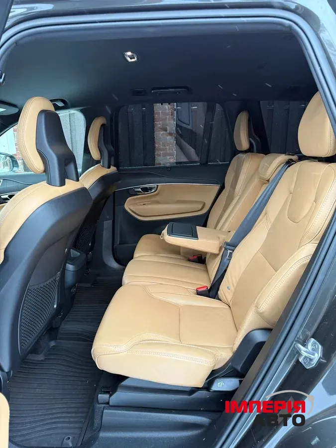 Volvo XC90 - фото 12