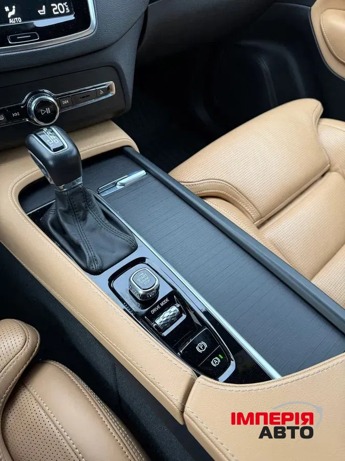 Volvo XC90 - фото 9