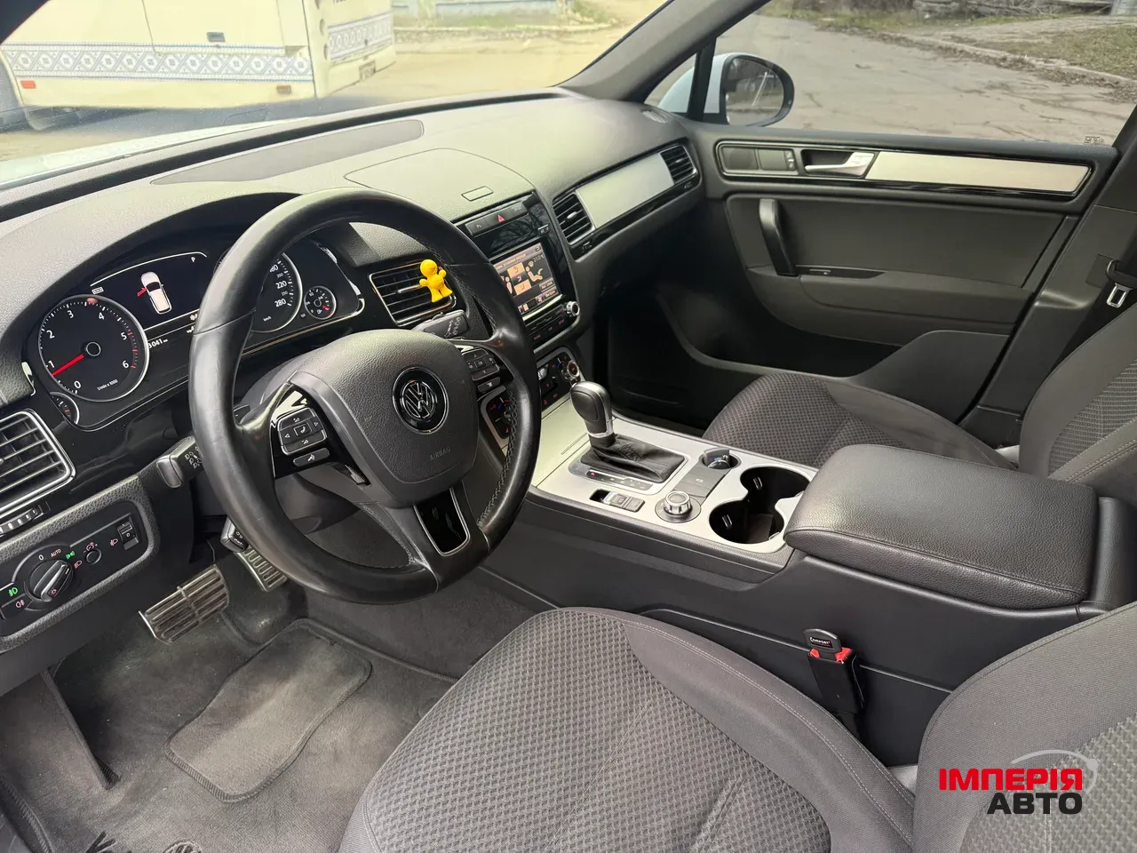 Volkswagen Touareg - фото 8