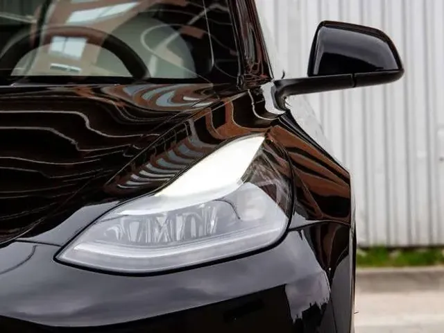 Tesla Model 3 - фото 4