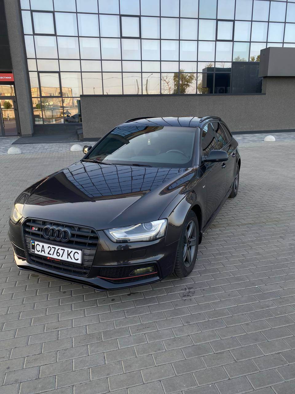 Audi A4 - фото 1