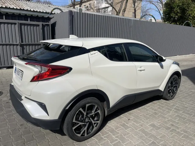 Toyota C-HR - фото 3
