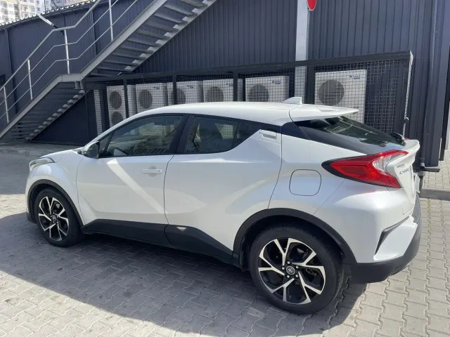 Toyota C-HR - фото 5