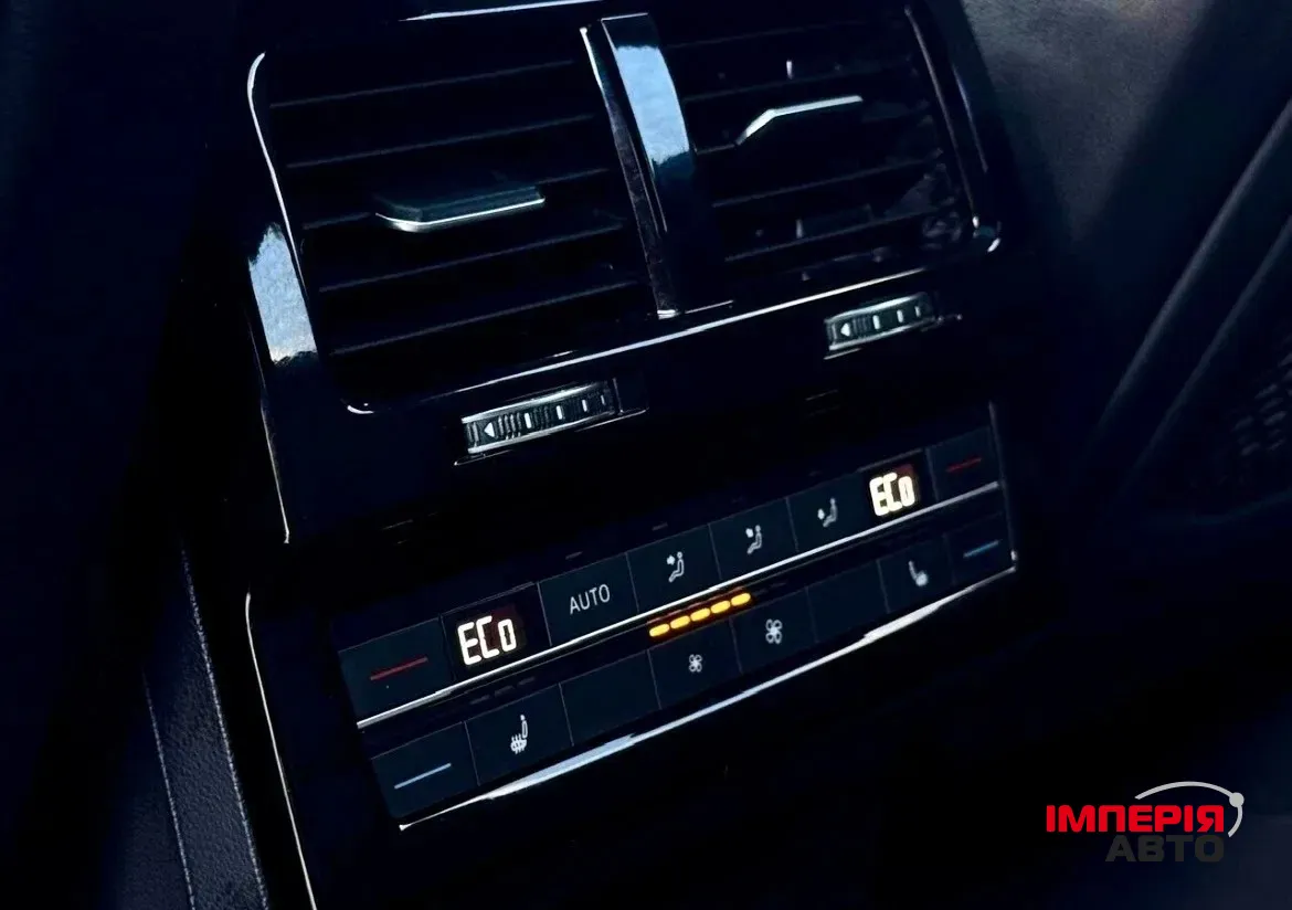 Volkswagen Touareg - фото 12