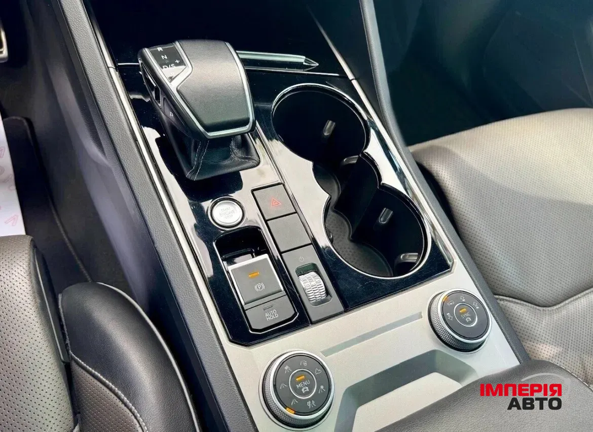 Volkswagen Touareg - фото 10