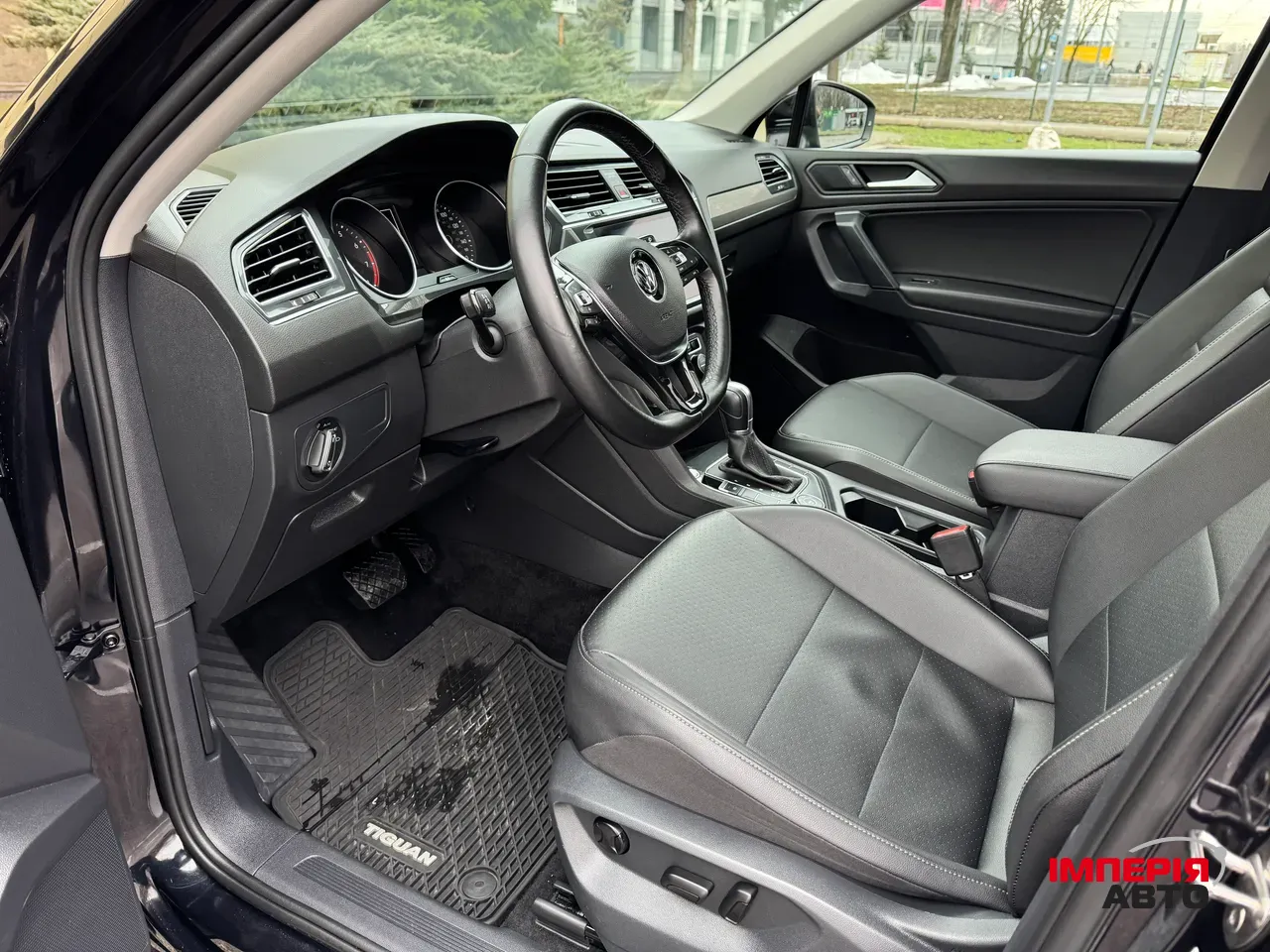 Volkswagen Tiguan - фото 12
